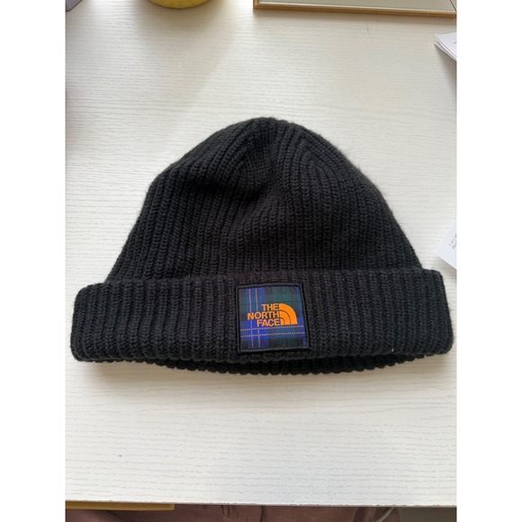 The North Face Black Beanie Hat Patch Logo Winter Knit Cap - Picture 1 of 4